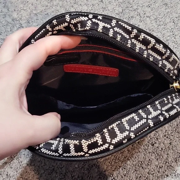 Tommy Hilfiger Crossbody Bag - Picture 6 of 12